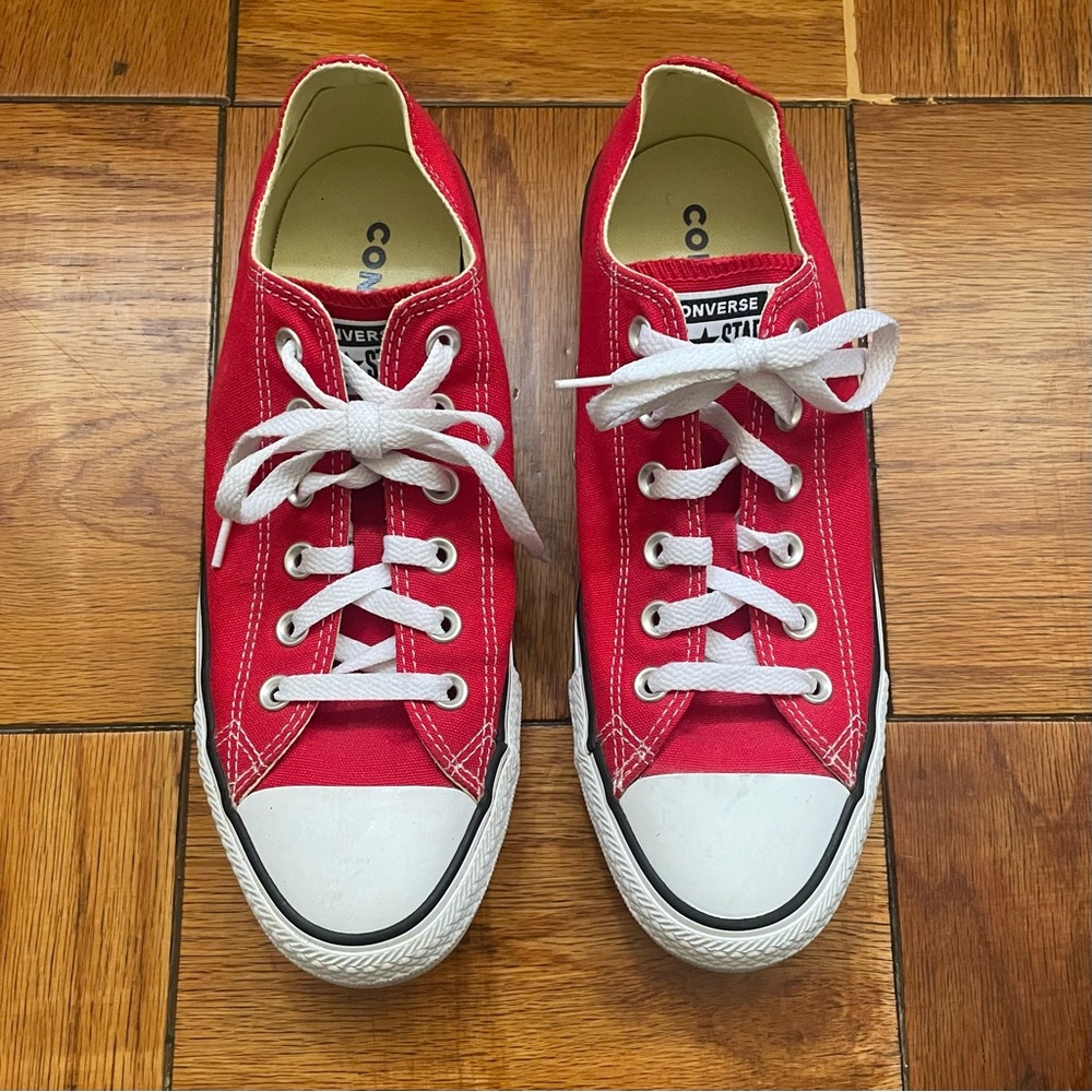 Converse Classic Red Low Top Sneakers Men’s 8 Women’s 10